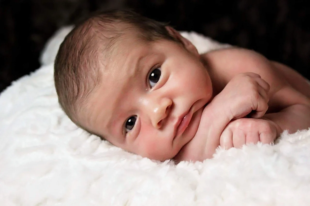 Activités sensorielles pour développer les cinq sens de bébé